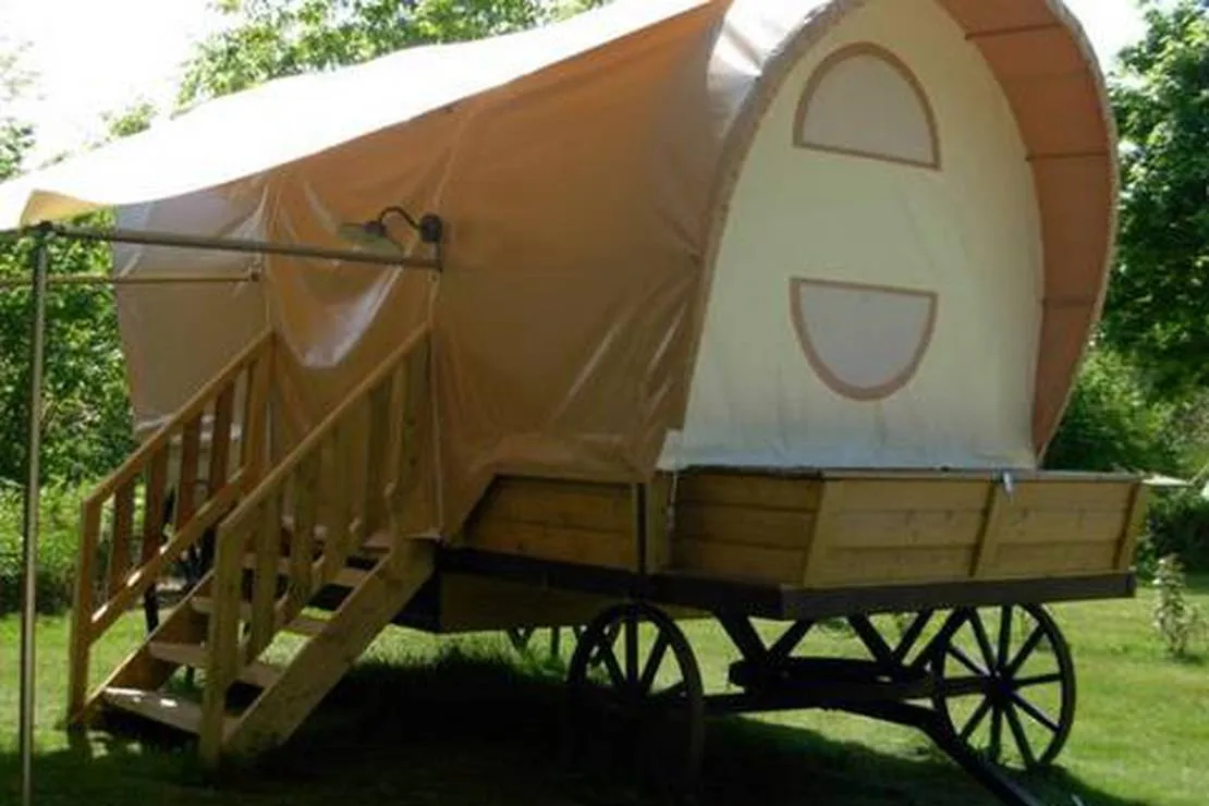 camping-le-village-insolite-camors-oeebe