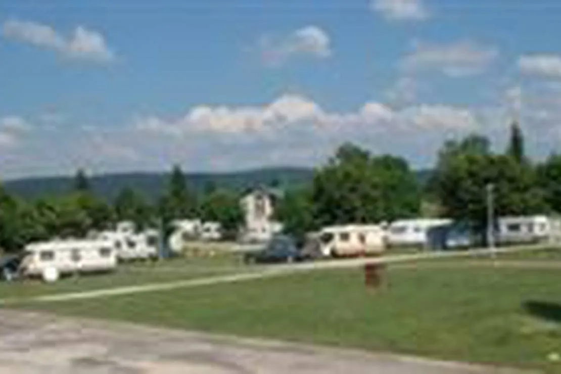 camping-municipal-le-champs-de-mars-st-laurent-en-grandvaux-r0bjl