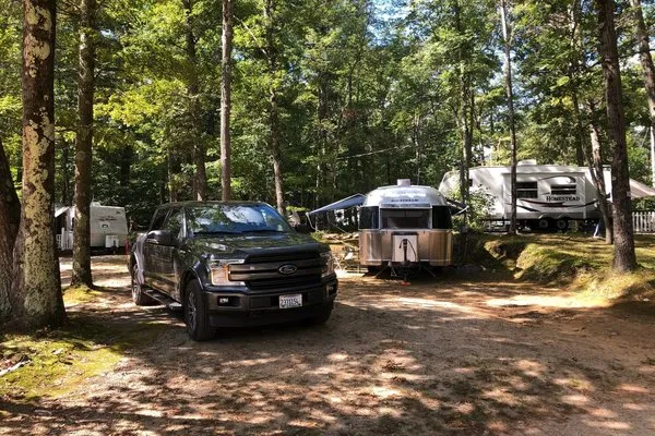 village-green-family-campground-brimfield-g0nbi