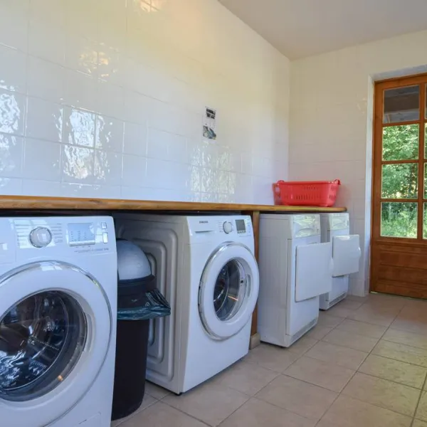 camping-domaine-dessendieras-st-medard-dexcideuil-frf6g