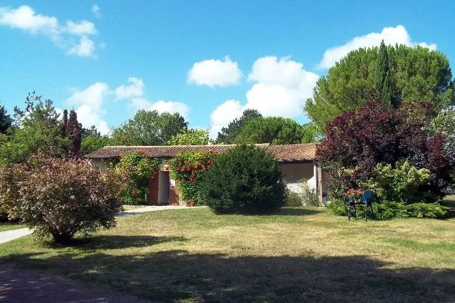 le-clos-fleuri-mdis-qgw3u