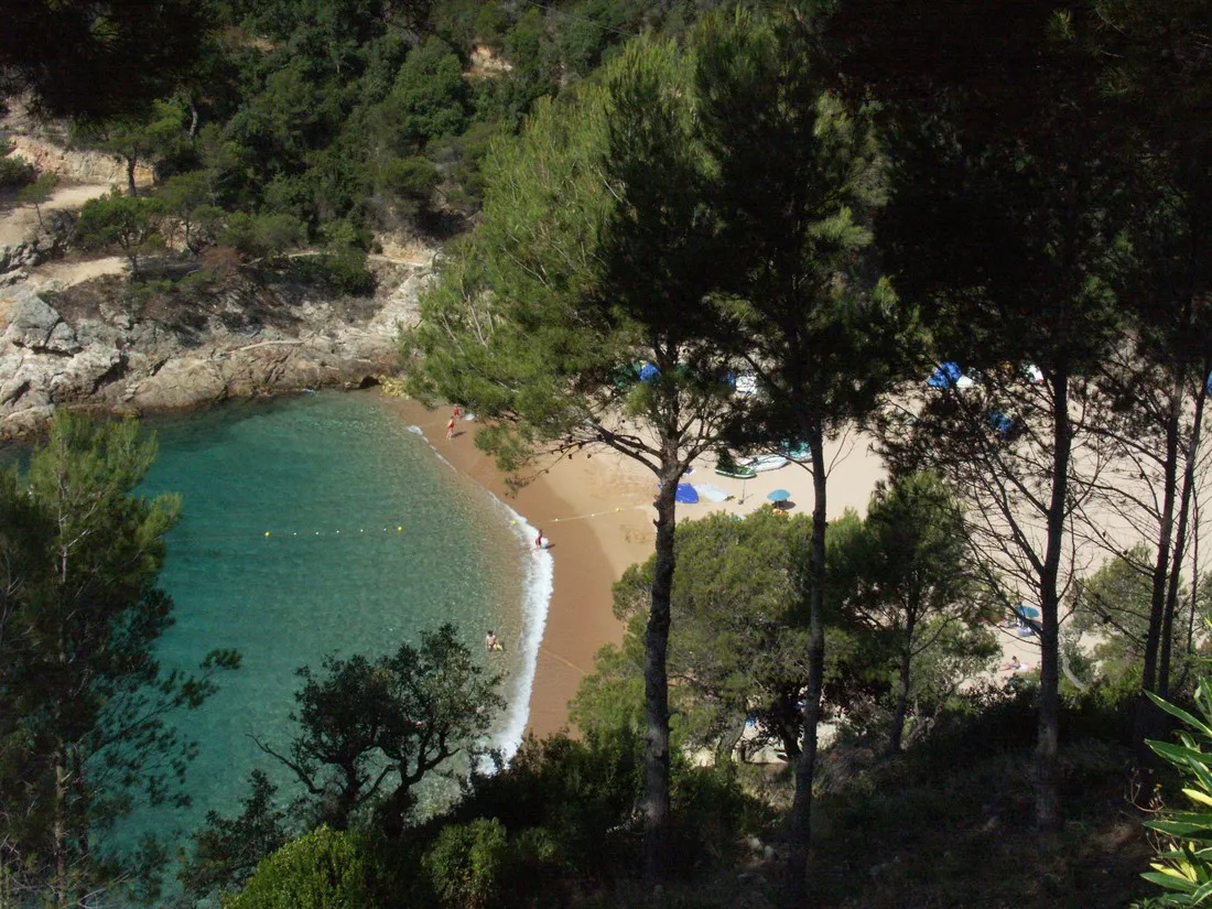 camping-pola-tossa-de-mar-fjyq0