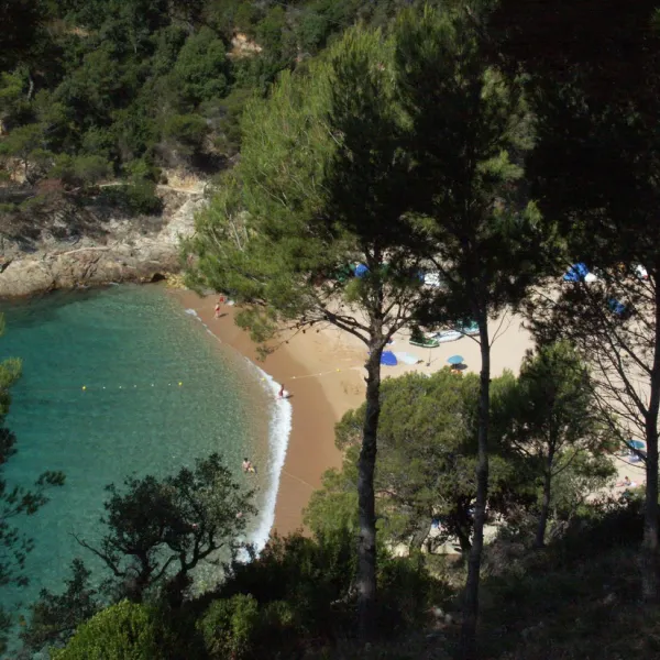 camping-pola-tossa-de-mar-fjyq0