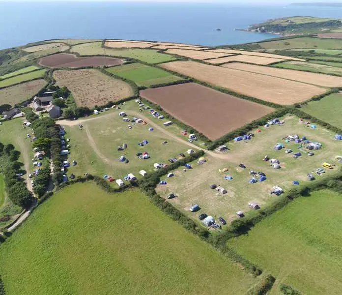 lower-pentreath-caravan-and-camping-penzance-01ijg