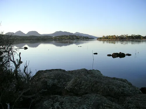 river-and-rocks-campground-coles-bay-pz2ec