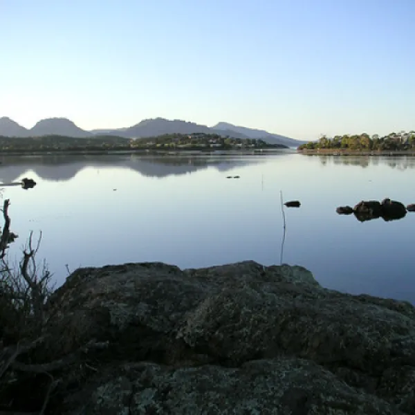 river-and-rocks-campground-coles-bay-pz2ec
