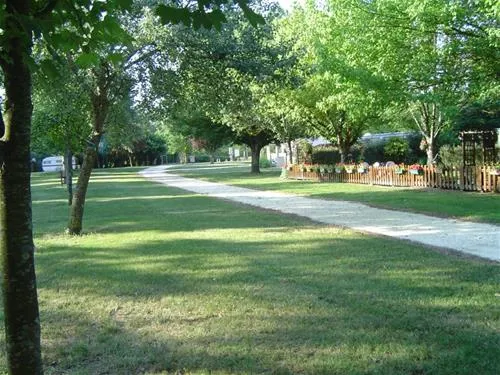 camping-chez-menard-st-andre-de-lidon-sk2gc
