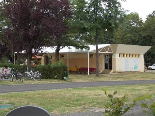 le-camping-municipal-du-mas-issoire-7d5by