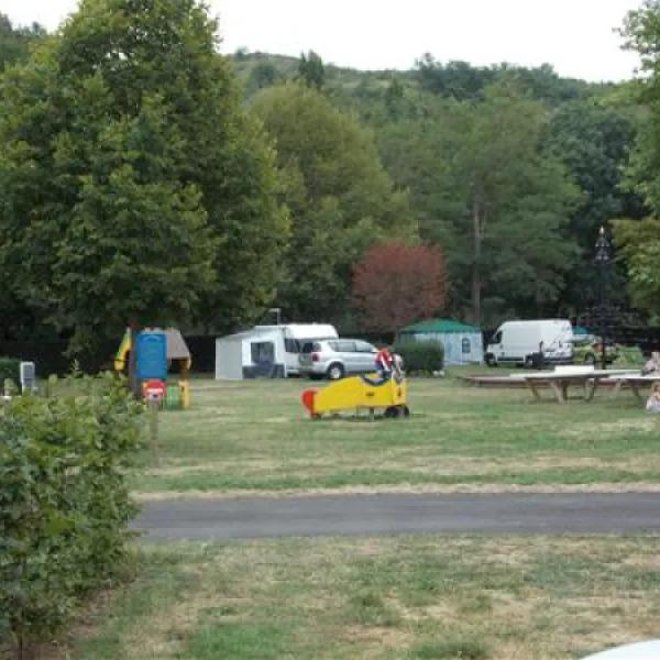 le-camping-municipal-du-mas-issoire-oknyg
