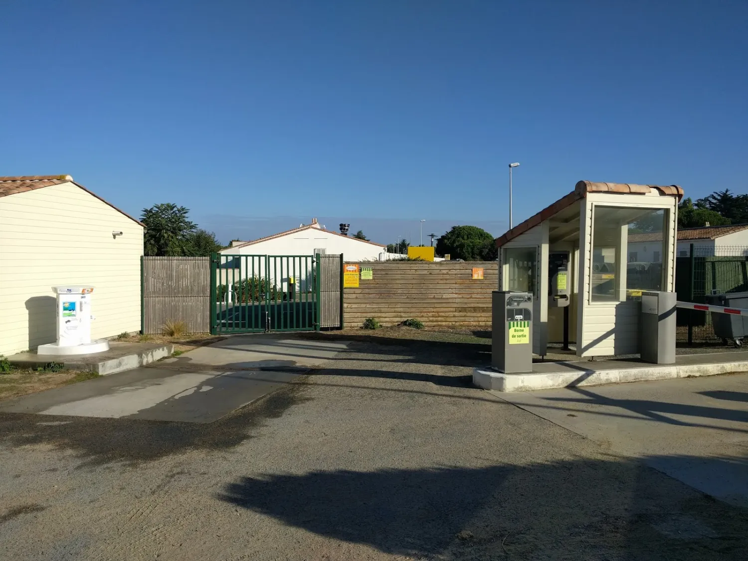 camping-domaine-les-tamarins-plage-le-bois-plage-en-re-tpkas
