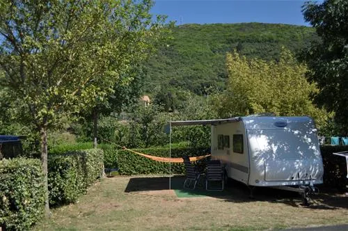 camping-les-cerisiers-du-jaur-saint-pons-de-thomires-kh7wz