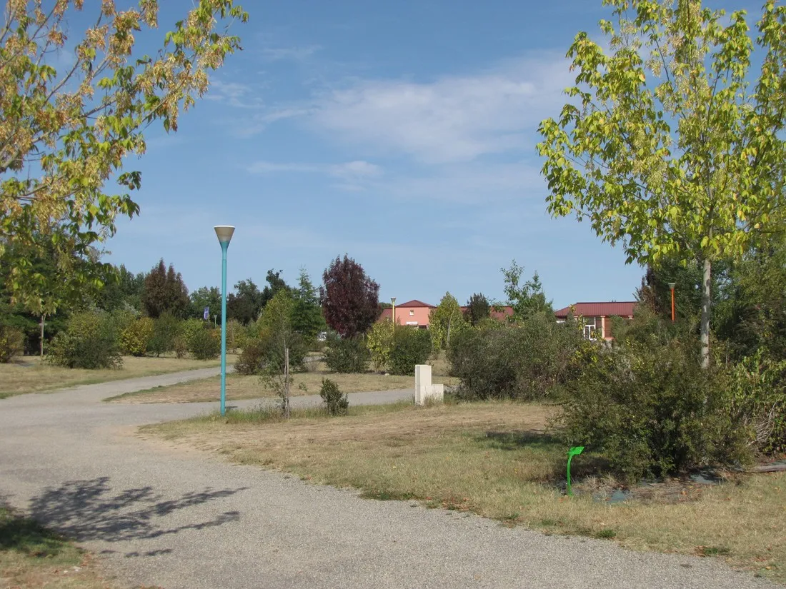 camping-le-paradis-montech-xt9oz
