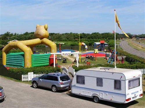 feldberg-familie-camping-fan-rindby-strand-m7jlj