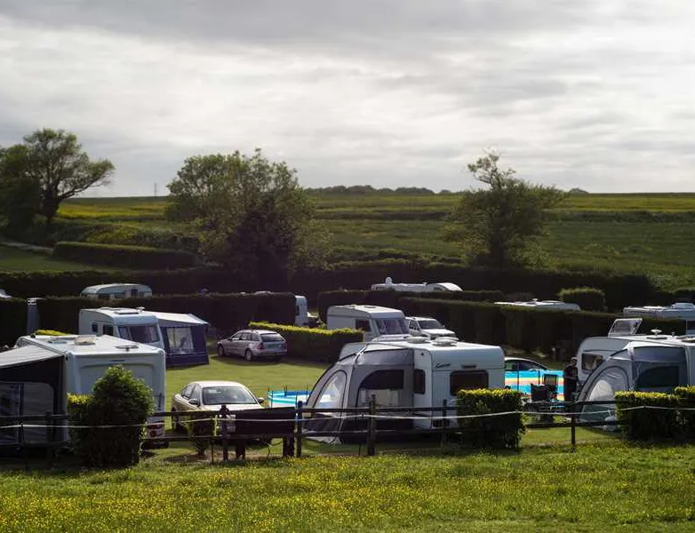 monks-cottage-caravan-site-faversham-dsknk