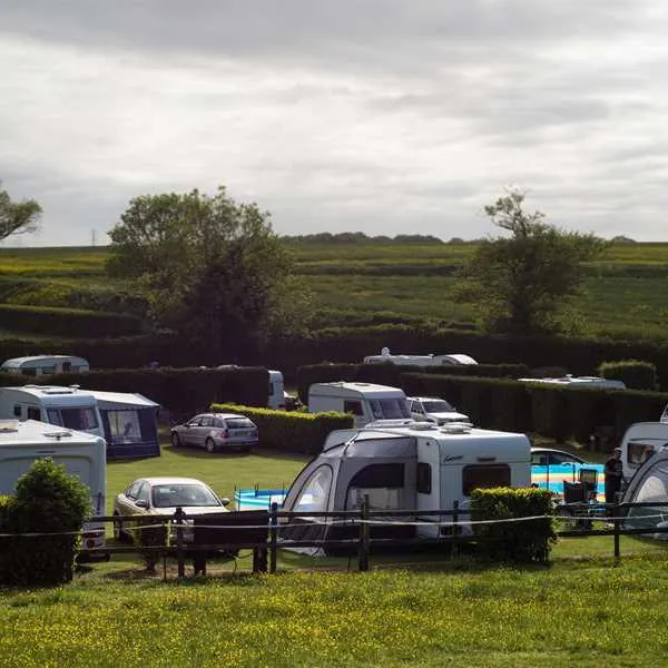 monks-cottage-caravan-site-faversham-dsknk