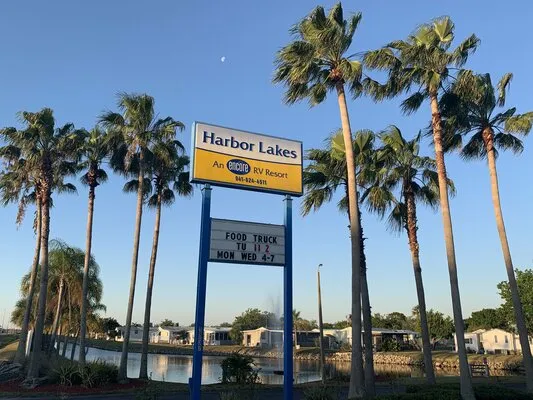 harbor-lakes-rv-resort-port-charlotte-vajh4