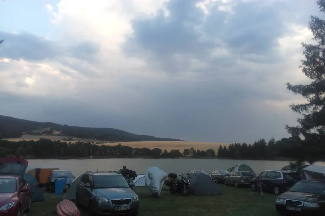 autokemp-na-krasnem-novy-malin-c6ggv