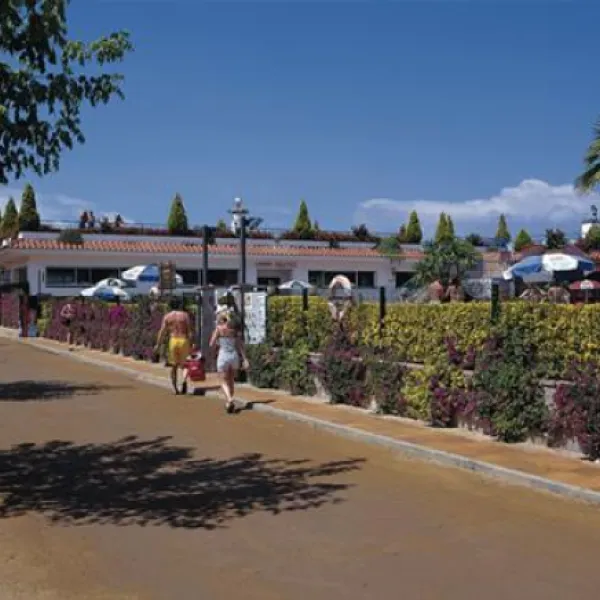 camping-la-masia-blanes-yihgl