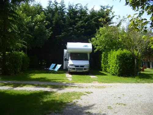 camping-la-petite-valette-sazeret-leofe
