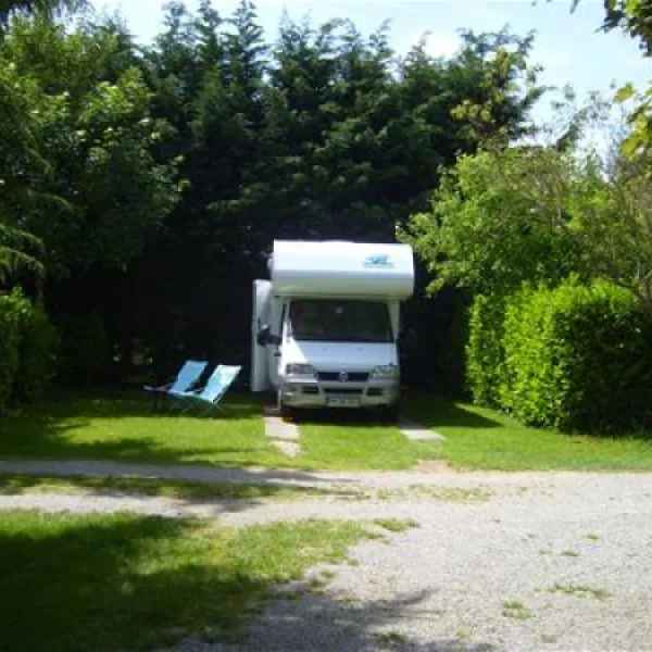 camping-la-petite-valette-sazeret-leofe