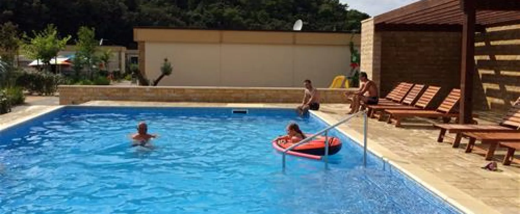Lando Resort