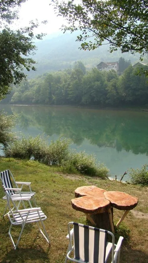 auto-camp-drina-foca-8epmi
