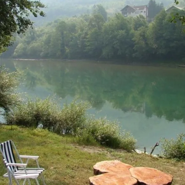 auto-camp-drina-foca-8epmi