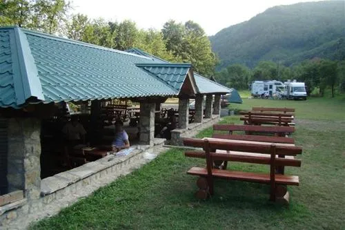 auto-camp-drina-foca-9gwui