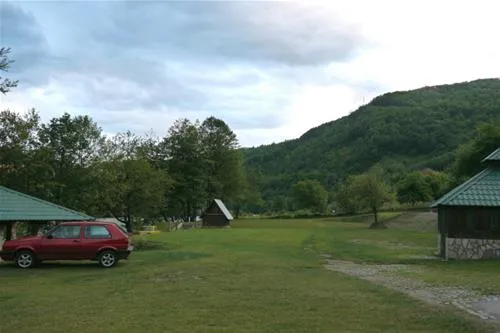 auto-camp-drina-foca-jrwwy