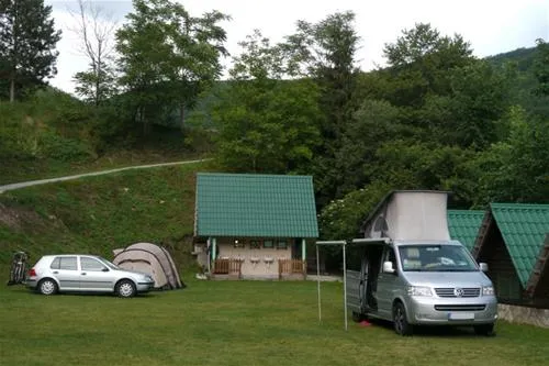 auto-camp-drina-foca-yg7nl