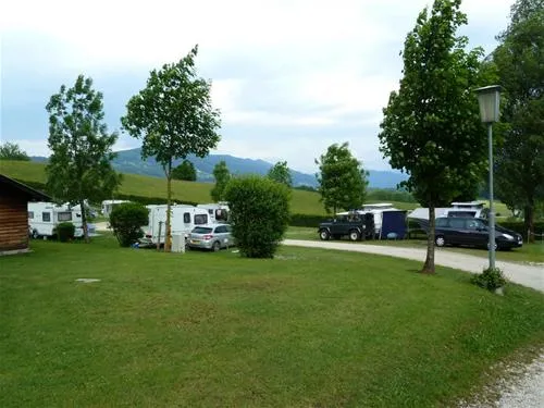 camp-mondseeland-mondseetiefgraben-b2whj