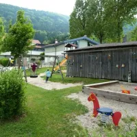 camp-mondseeland-mondseetiefgraben-dodh8