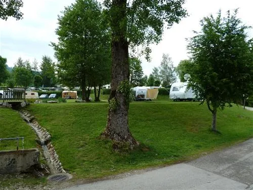 camp-mondseeland-mondseetiefgraben-dqtfz