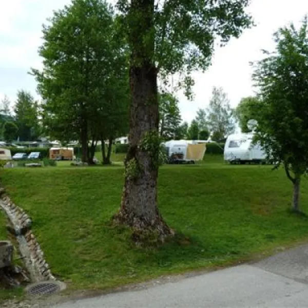 camp-mondseeland-mondseetiefgraben-dqtfz