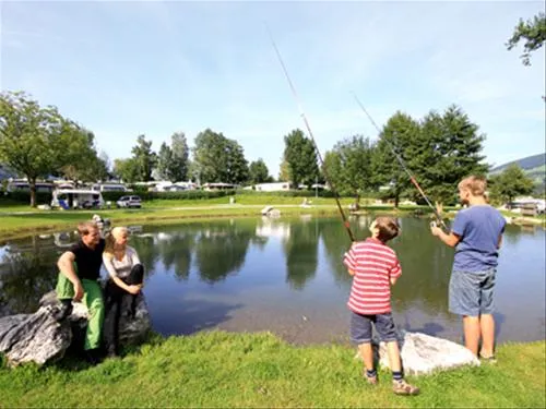 camp-mondseeland-mondseetiefgraben-ecece