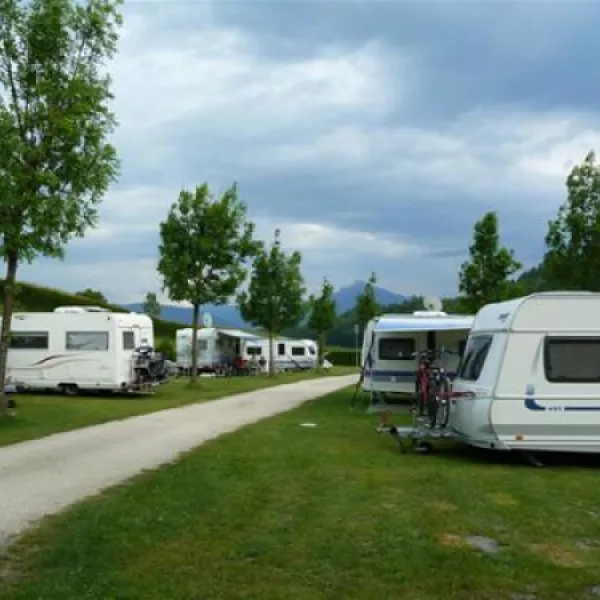 camp-mondseeland-mondseetiefgraben-ra5pr