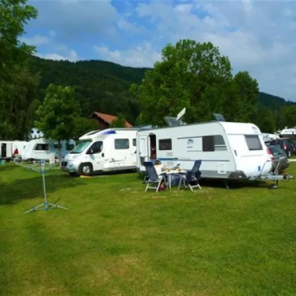 camp-mondseeland-mondseetiefgraben-vzbqi