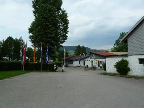 camp-mondseeland-mondseetiefgraben-zsgy4