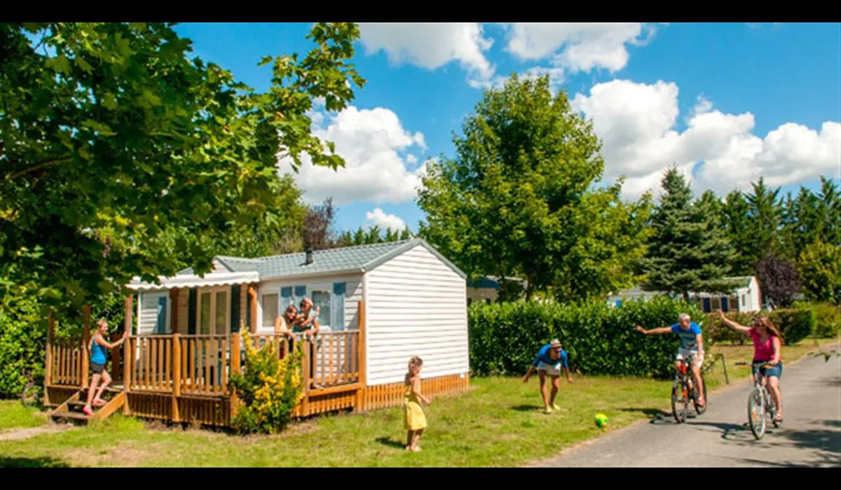 village-center-le-parc-des-allais-trogues-etsxq