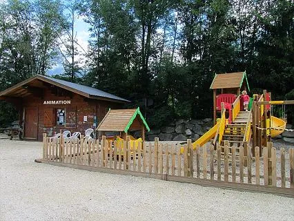 camping-le-colporteur-isre-yvz1y