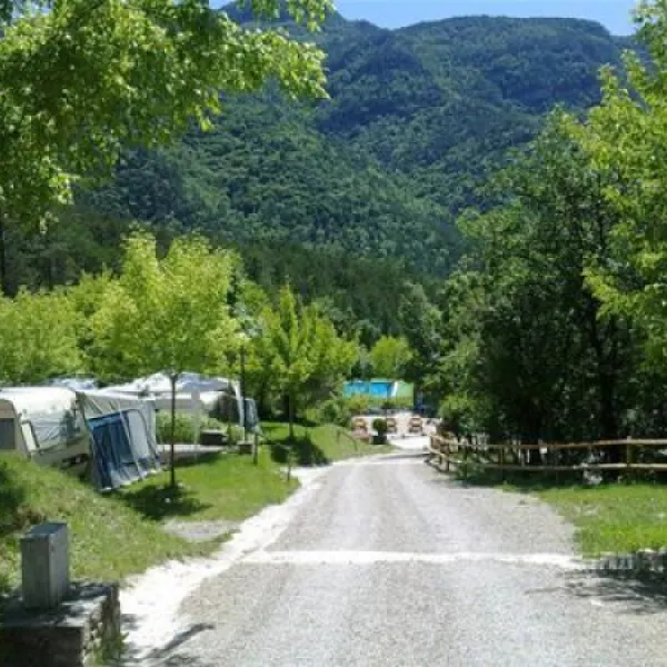 camping-lespelt-la-pobla-de-lillet-kftrp