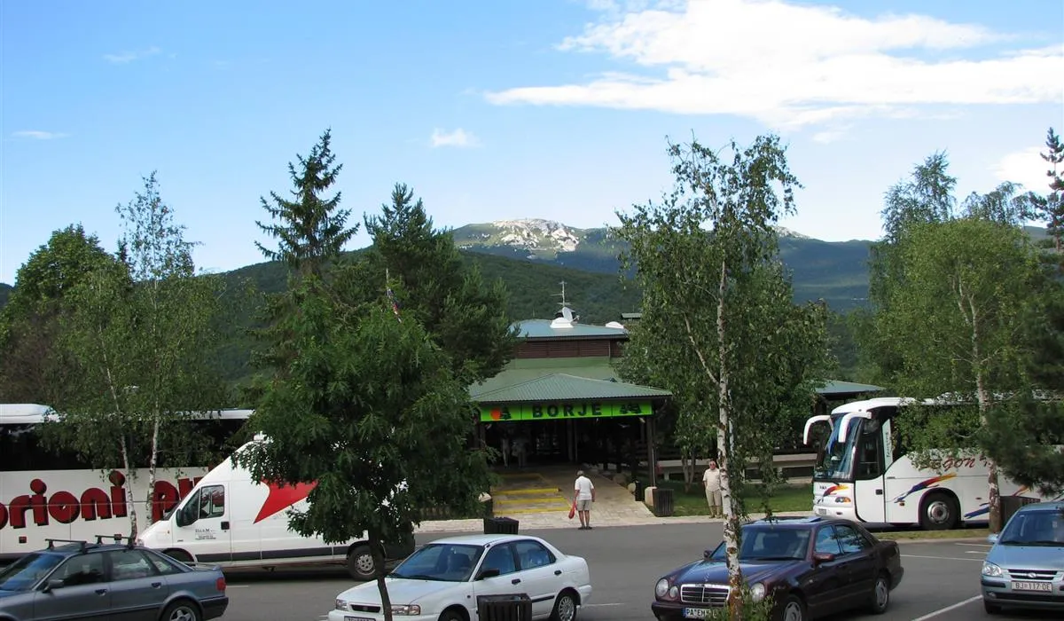 autocamp-borje-korenica-orczu