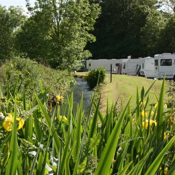 waters-edge-caravan-park-milnthorpe-rjve1