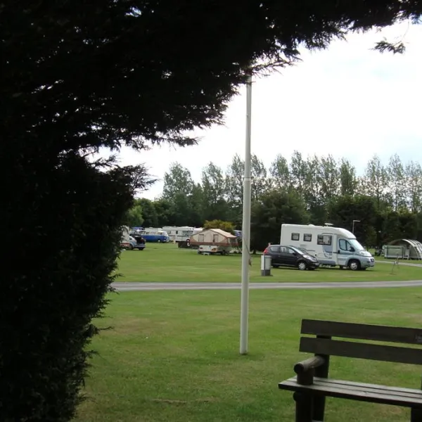 camping-and-caravanning-club-site-kessingland-lowestoft-hhzjt