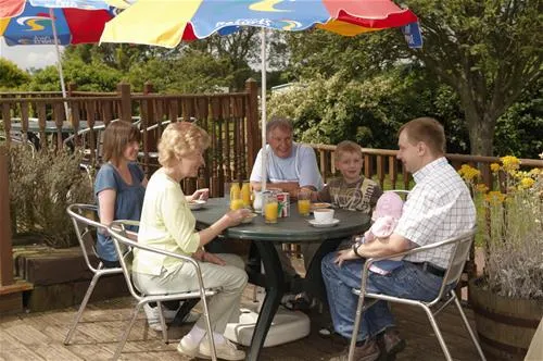 camping-and-caravanning-club-site-kessingland-lowestoft-varvv