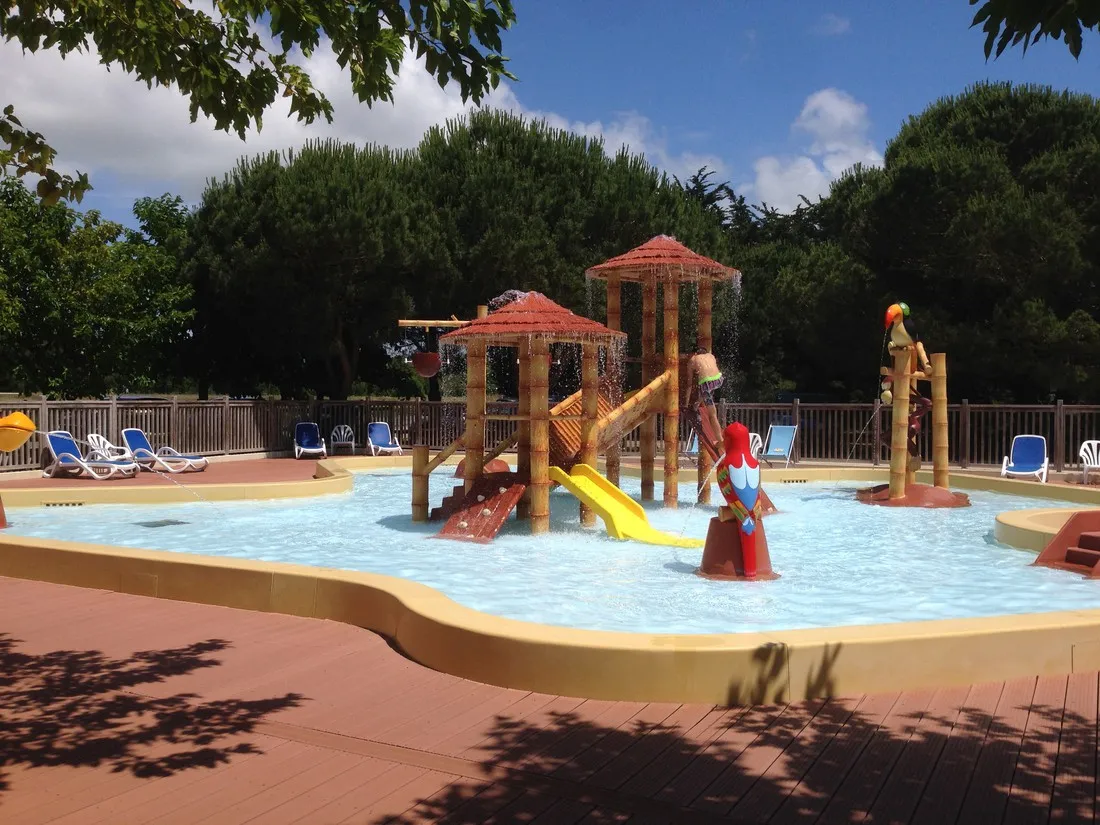 camping-antioche-le-bois-plage-en-r-ecwyf