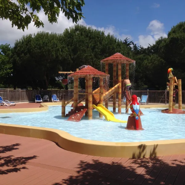 camping-antioche-le-bois-plage-en-r-ecwyf