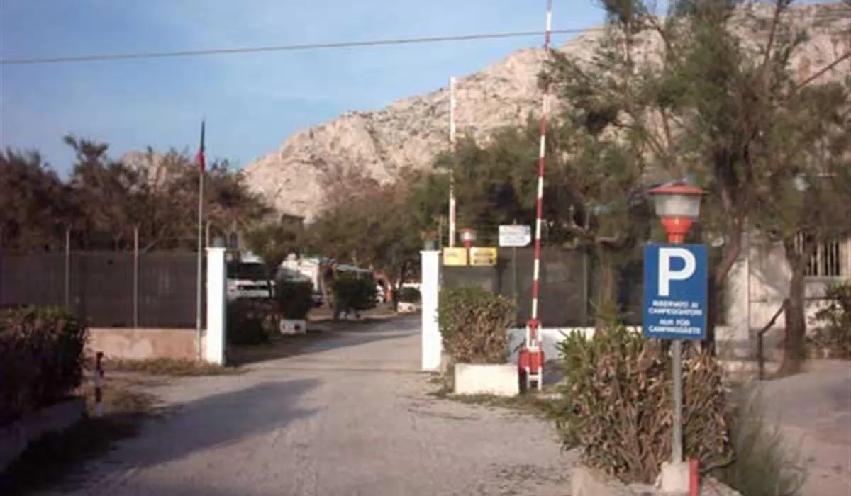 campeggio-la-playa-isola-delle-femmine-ri1uc