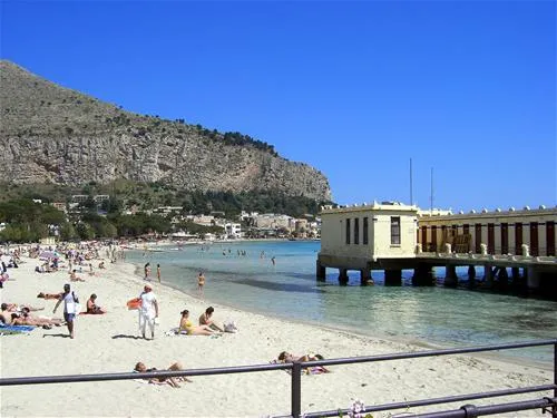 campeggio-la-playa-isola-delle-femmine-zbh8o