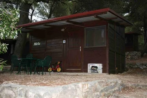 camping-mlaska-suuraj-otok-hvar-6bxfj